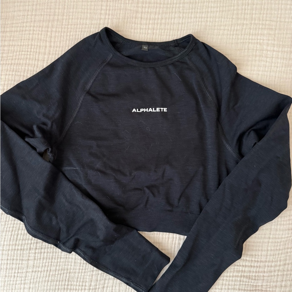 Alphalete Women's Black Long Sleeve Crop Sweatshirt